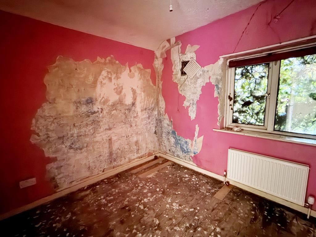 Lot: 112 - END-TERRACE HOUSE FOR IMPROVEMENT - Bedroom 2 in House in need of Refurbishment